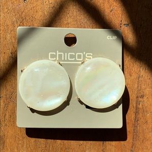 Chico’s Button clip earring pearlized resin stone